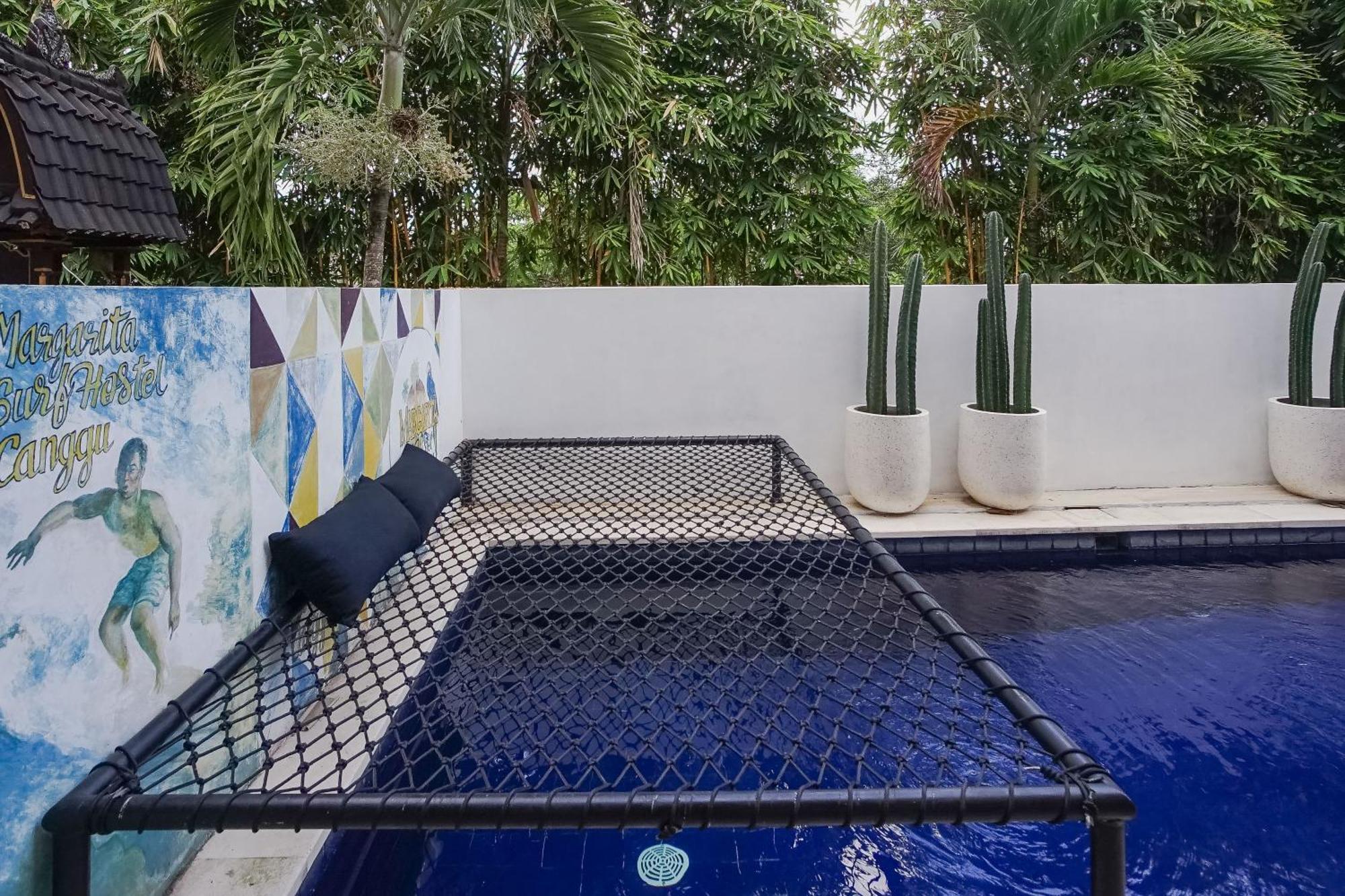 Margarita Surf Hostel Canggu Exterior photo