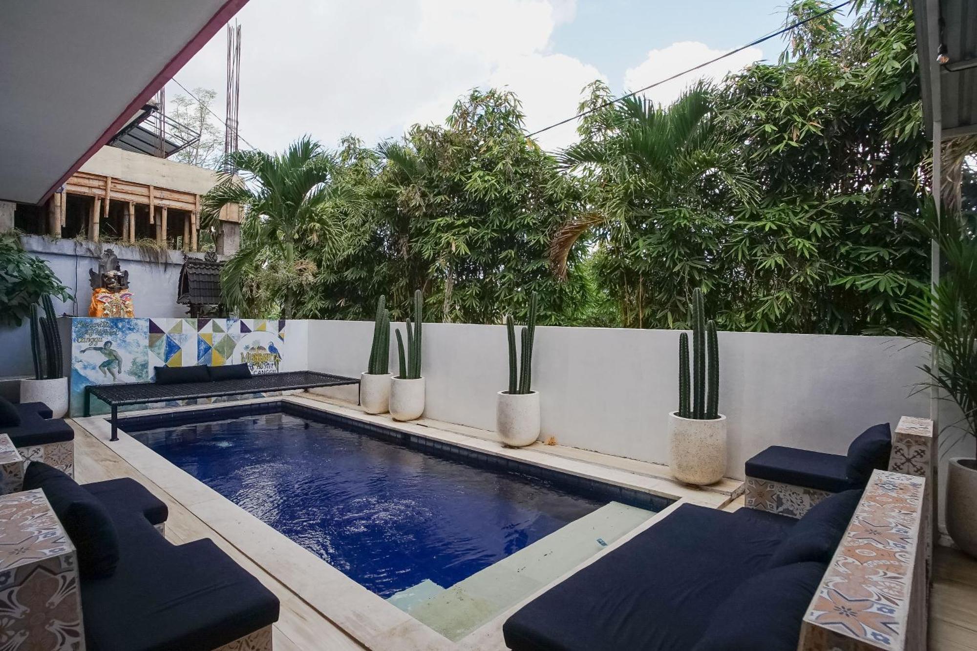 Margarita Surf Hostel Canggu Exterior photo